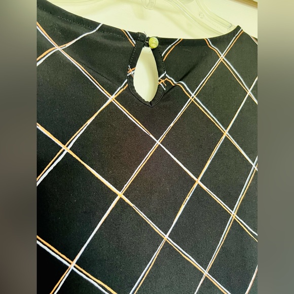 Patterned Blouse - Picture 7 of 7